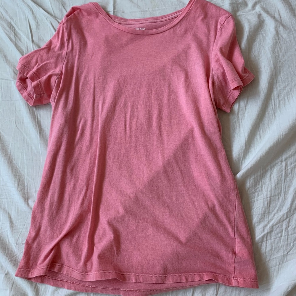 pink tee shirt